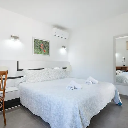 Assimetric, A Solo 50 Metros De La Playa