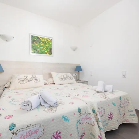 Assimetric, A Solo 50 Metros De La Playa Appartement